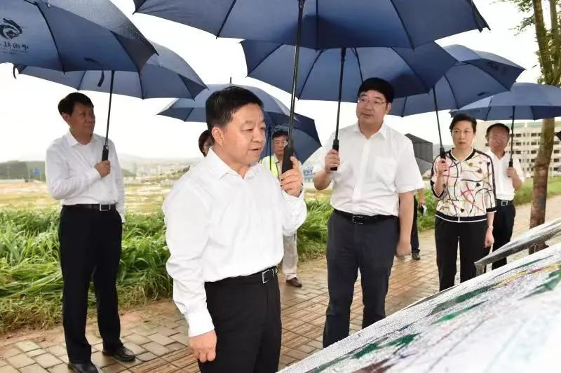 省长叶建春在赣州调研：“嗷嗷叫的”能跑多快跑多快，“活跃跃的”能跳多高跳多高